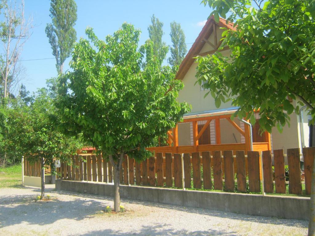 Benaja Swiss Nyaralóház Villa Keszthely Kültér fotó